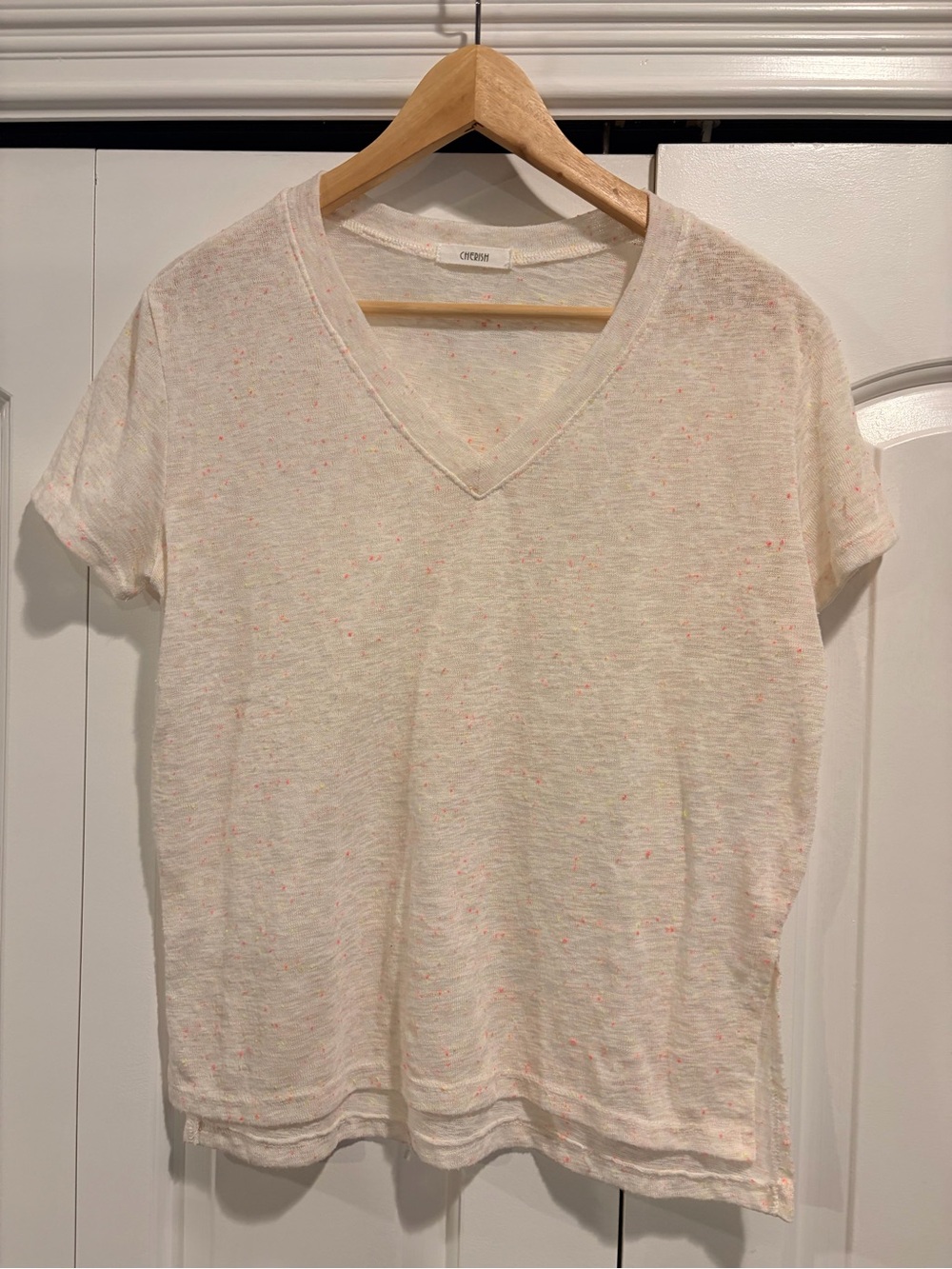Cherish Off-White V-Neck Short Sleeve Top with Pink Fleck